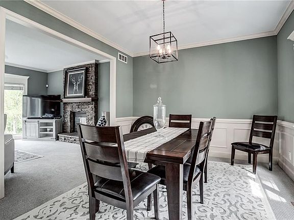 5th image of 1610 Honeysuckle Dr