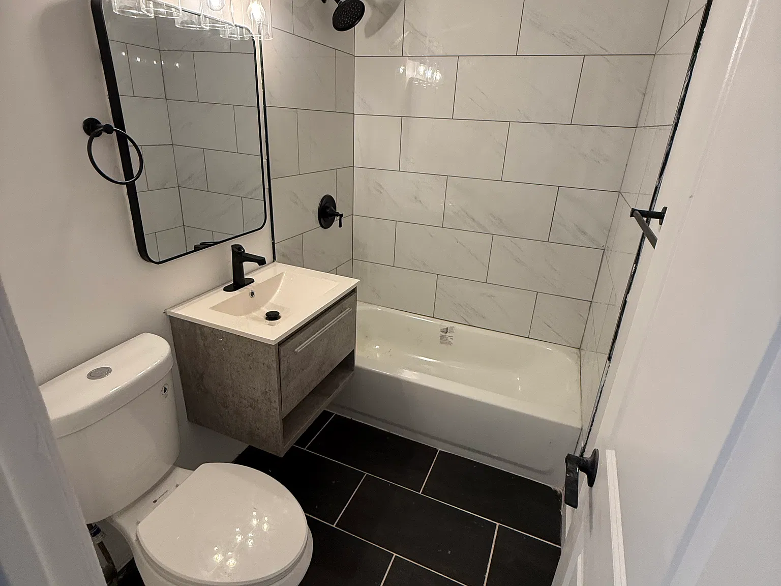 3 bed, 1.5 bath, 1050 sqft, $2,000 — Photo 3