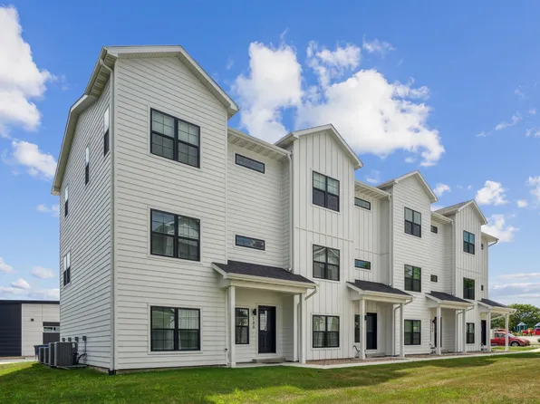 140 S 15th St, Clear Lake, IA 50428