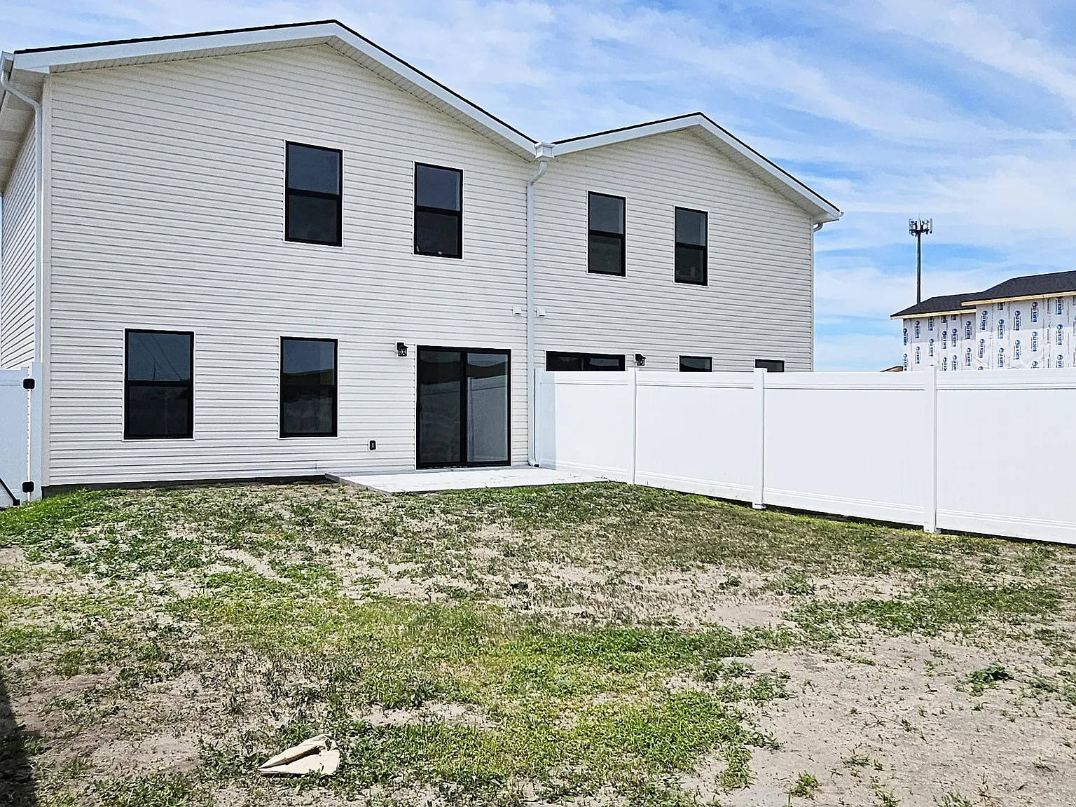 4 bed, 2.5 bath, 1507 sqft, $2,100 — Photo 4
