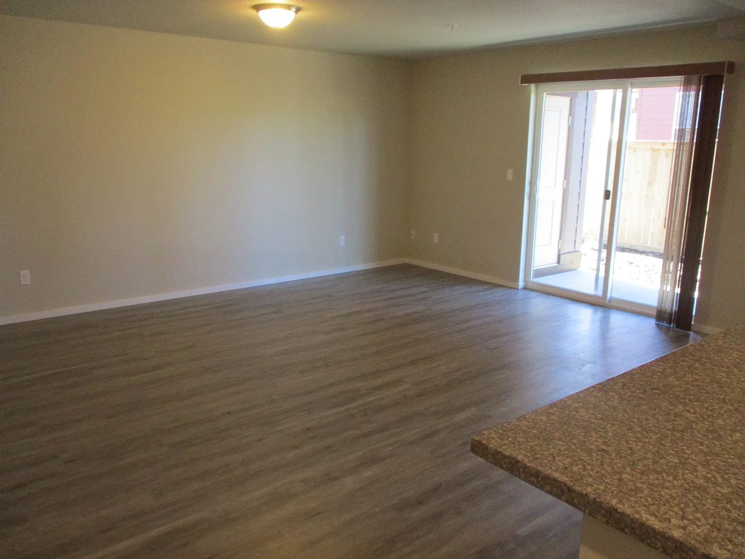 2 bed, 1000 sqft, $1,650 — Photo 4