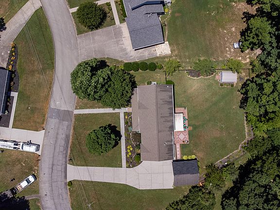 3rd image of 950 E Brentwood Dr