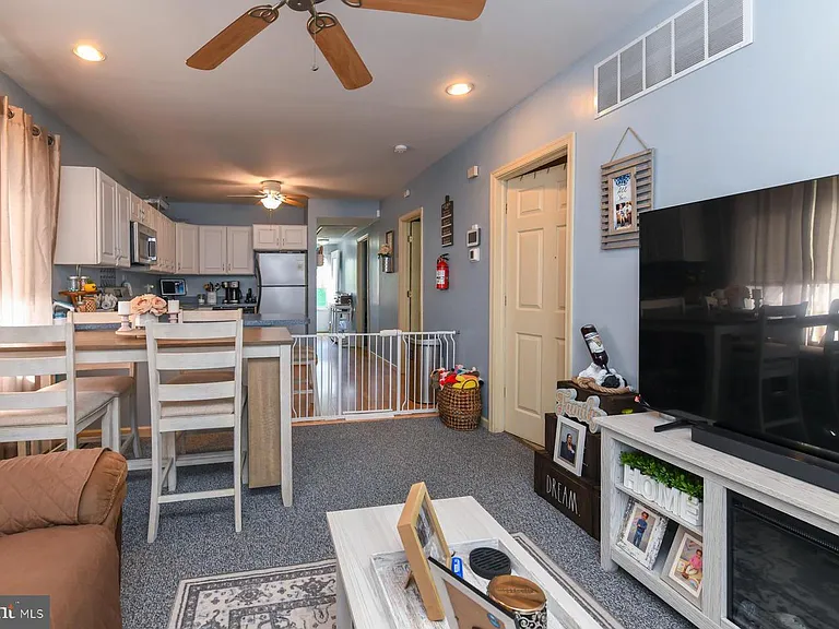 322 W Washington St — Photo 11