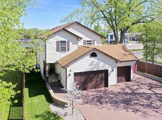 10 Matts Rd, Fox Lake, IL 60020