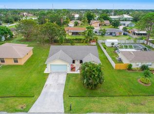 1486 SE Grapeland Ave, Port Saint Lucie, FL 34952