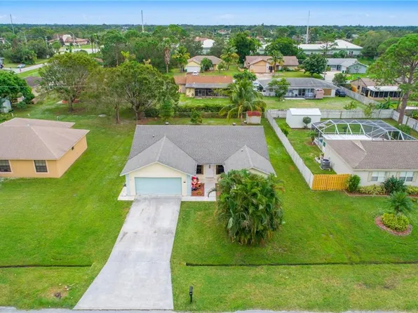 1486 SE Grapeland Ave, Port Saint Lucie, FL 34952
