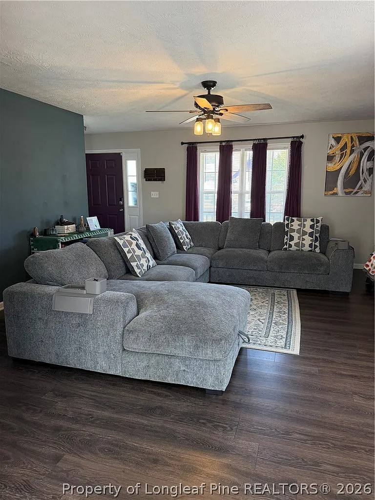 4 bed, 2.5 bath, 1996 sqft, $1,900 — Photo 4