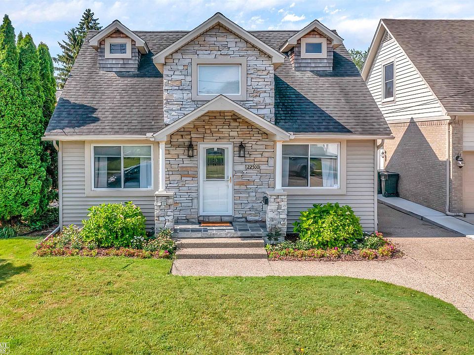 1st image of 22500 Maple Saint