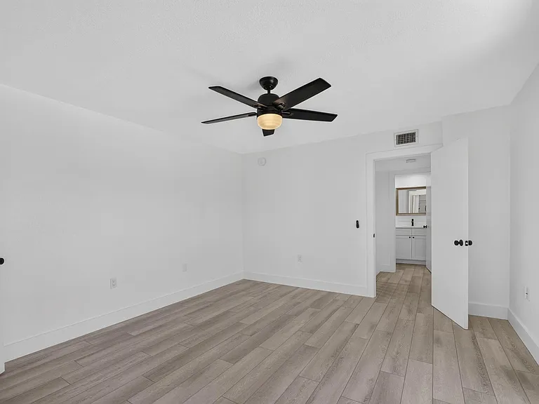 2101 21st Way — Photo 10