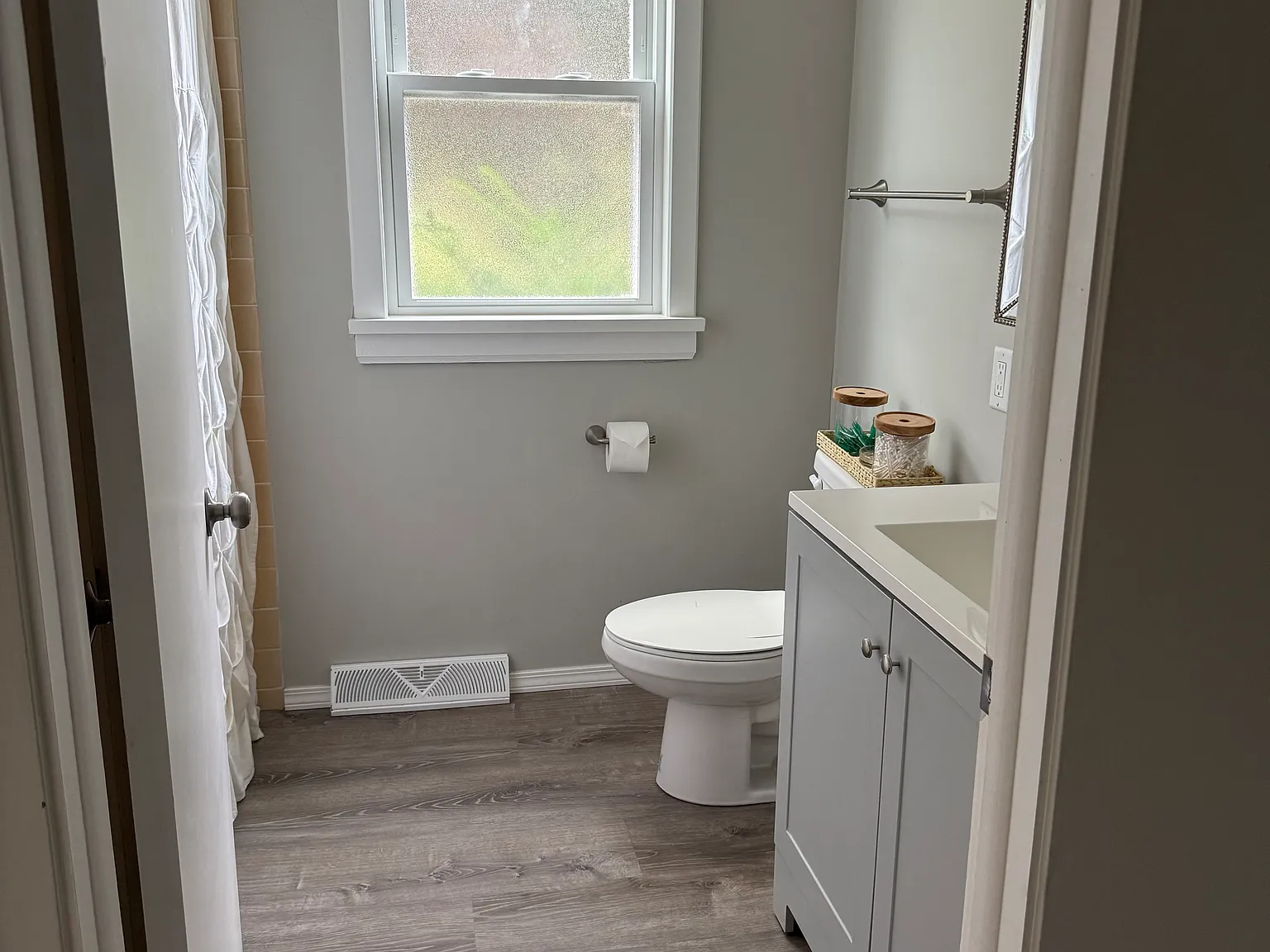 3 bed, $1,895 — Photo 2