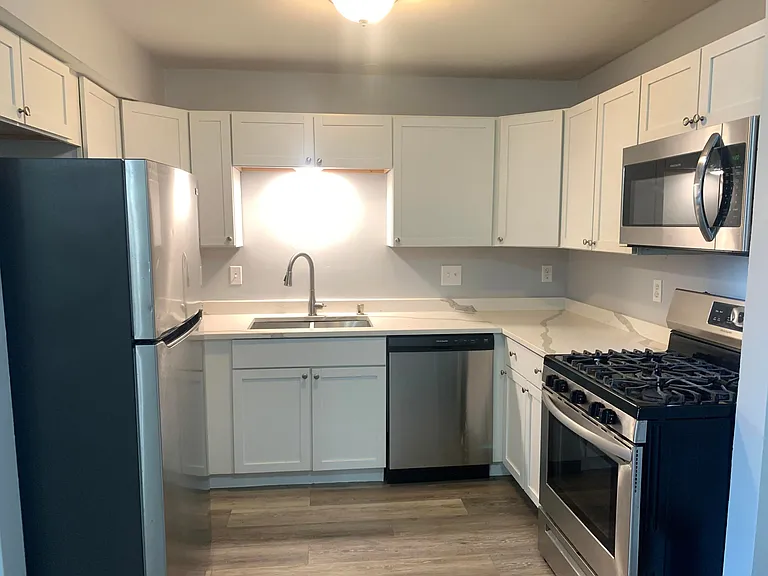 2620 W Custer Ave — Photo 4
