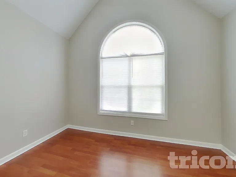 1303 N Hampton Dr — Photo 4
