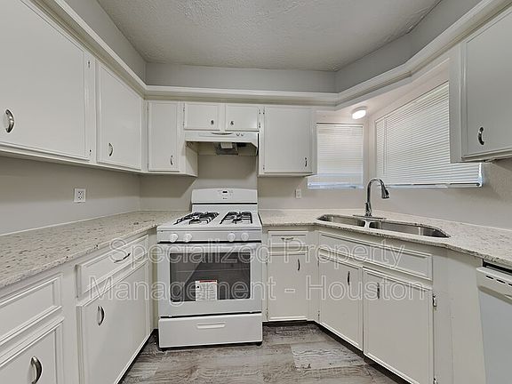 4th image of 4805 Fairmoor St