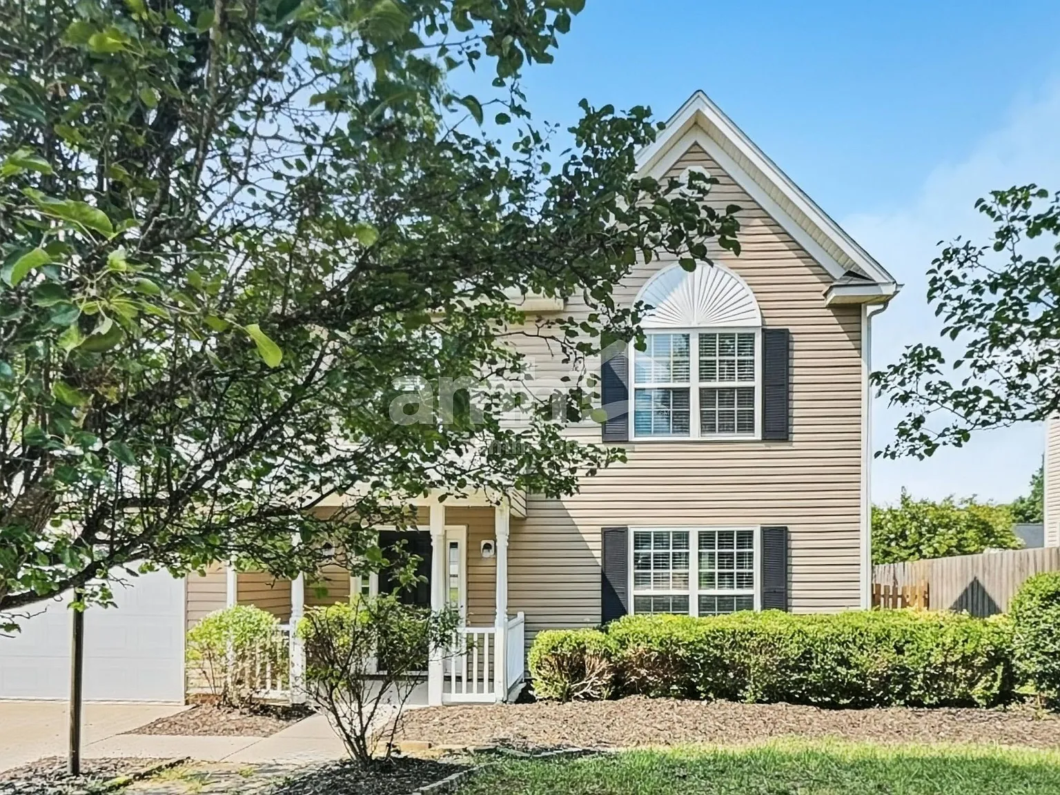 4 bed, 2.5 bath, 2128 sqft, $2,285 — Photo 1