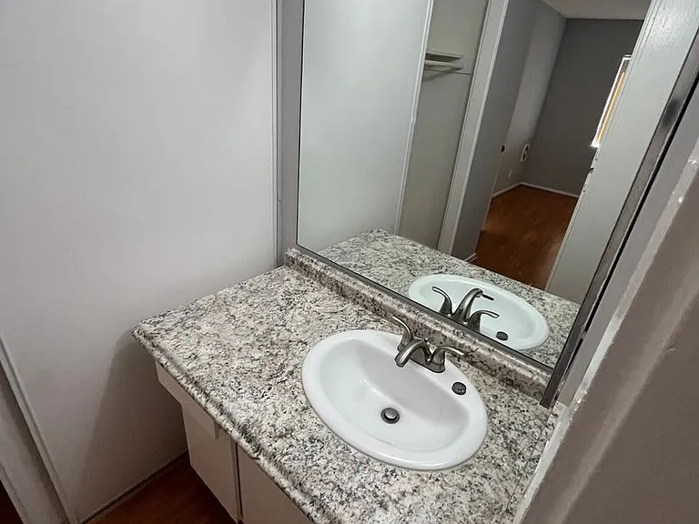 400 S. Kingsley Drive — Photo 50