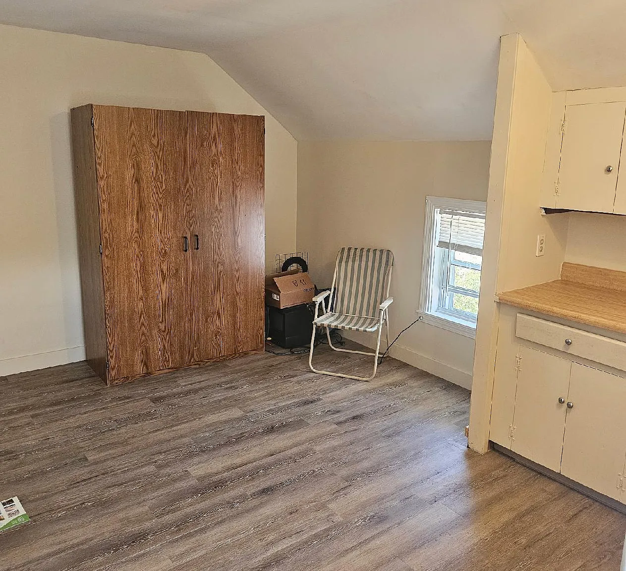Studio, 400 sqft, $1,200 — Photo 1