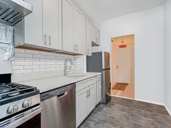 79 Avenue O image 3 of 12