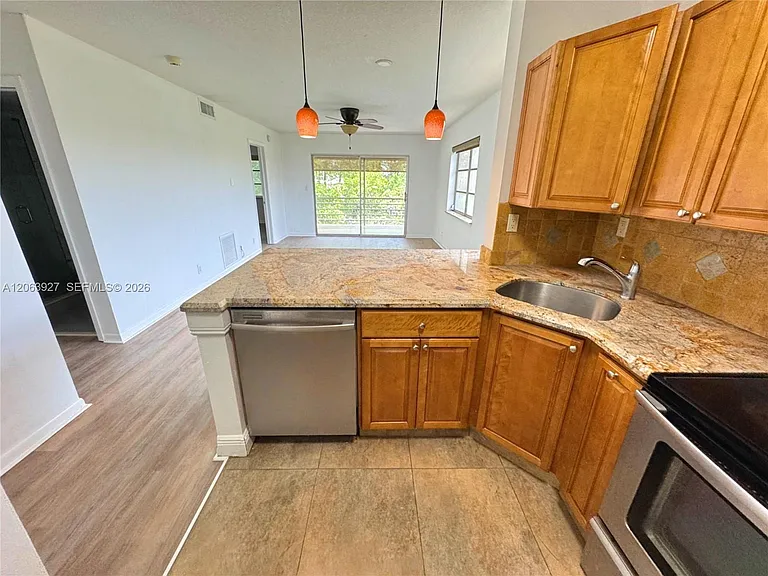 1400 NE 57th St #308 — Photo 2
