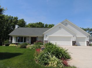 10427 Cottonwood Ct, Middleville, MI 49333