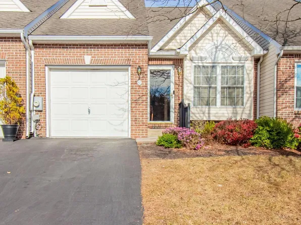 417 E Red Lion Dr, Bear, DE 19701