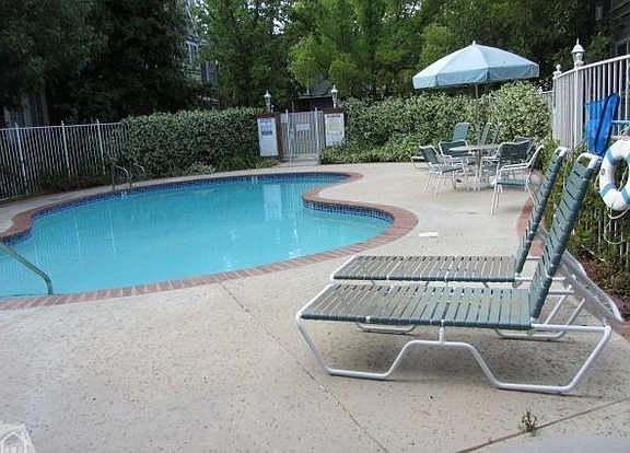 4th image of 18135 Burbank Blvd Unit 12