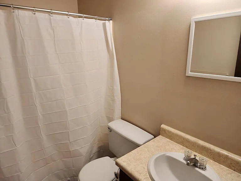 2402 Cottage St — Photo 5