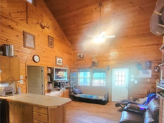 5th image of 305 Spirit Dr