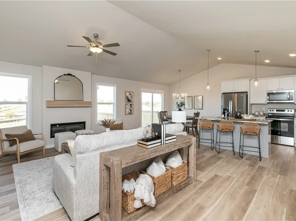 200 Fireside Dr NW, Bondurant, IA 50035