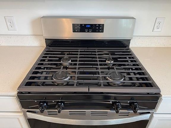 5th image of 4958 Airlake Dr