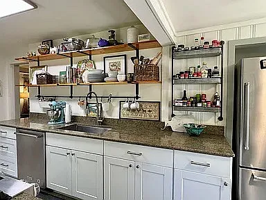 204 N Walnut St — Photo 5