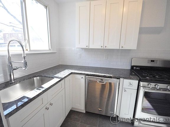 5th image of 387 E Arcadia Ave