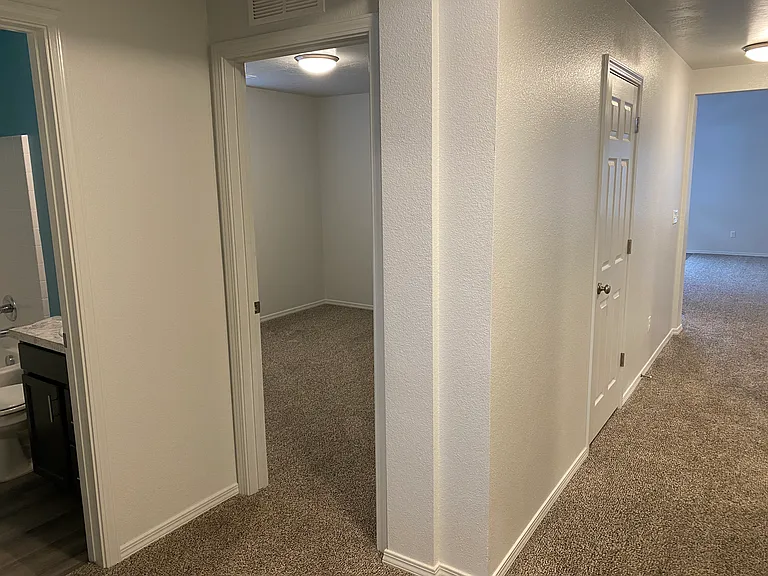 840 SW Lago St — Photo 8