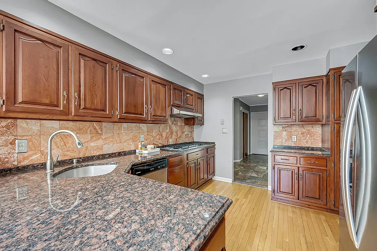 3 bed, 2500 sqft, $6,250 — Photo 4