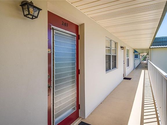 3rd image of 43 Vista Gardens Trl