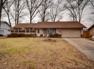 931 S Devonshire Dr, Springfield, MO 65802