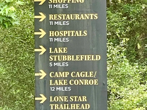 8 Lonestar Rd, Huntsville, TX 77340