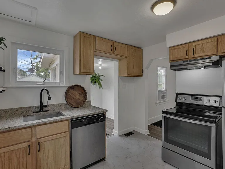 1411 Genessee Ave #43211 — Photo 13