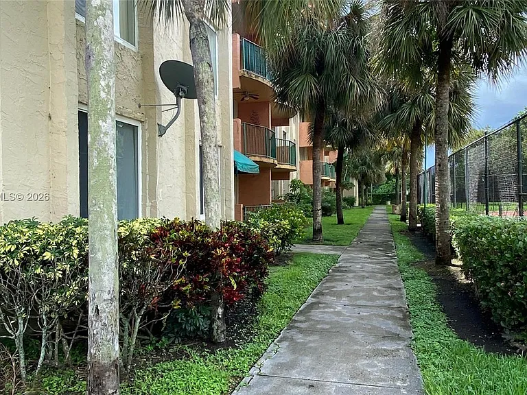 9350 Fontainebleau Blvd #602 — Photo 2