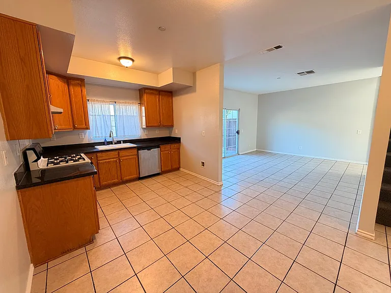 5762 Rostrata Ave — Photo 14