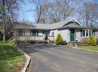 9 Rose St, East Patchogue, NY 11772