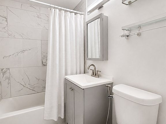 4th image of 45 Oval Rd APT 8