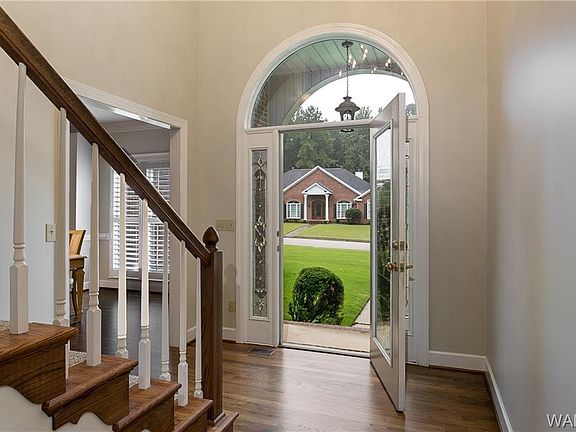 3rd image of 4040 Triple Crown Cir