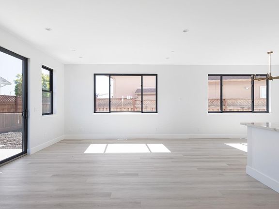 5th image of 1328 Crestview Court