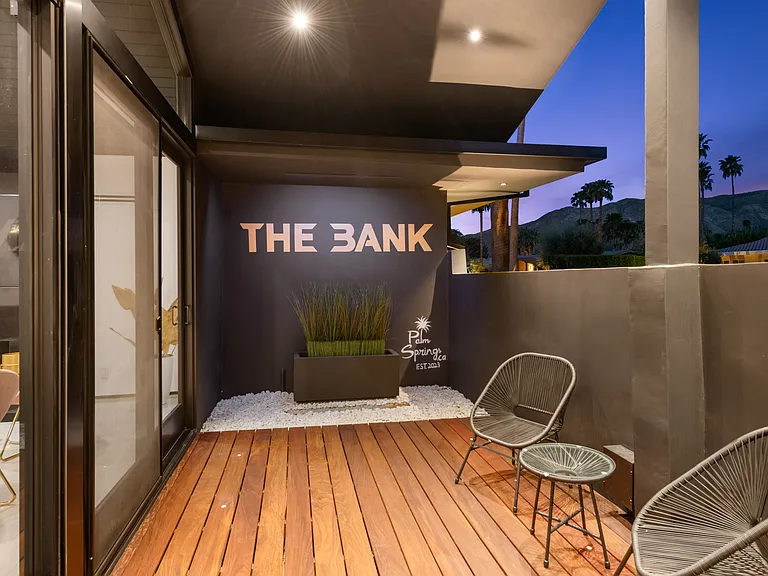 850 E Sierra Way — Photo 3