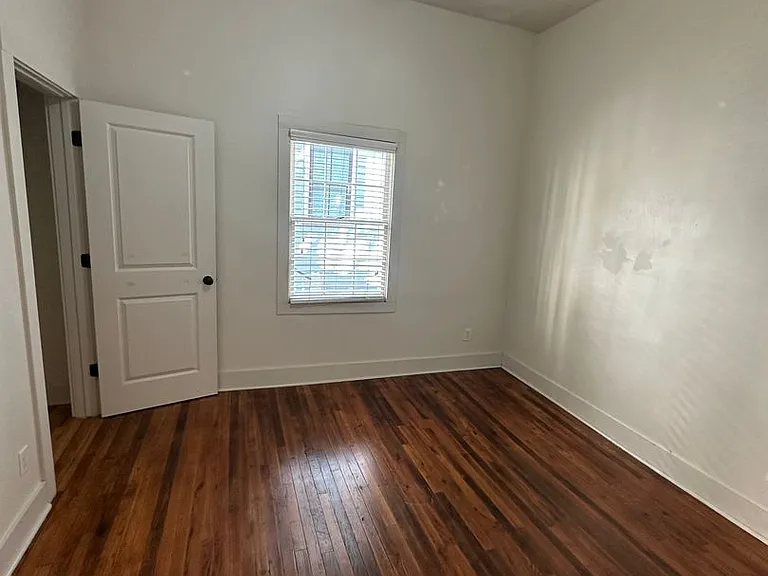 614 E Henry St — Photo 12