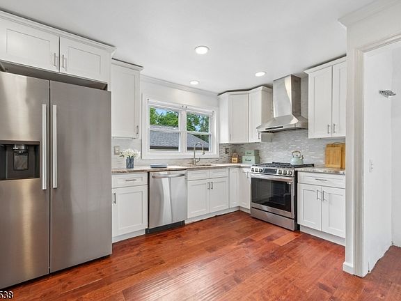 5th image of 20 Ridgeview Ave