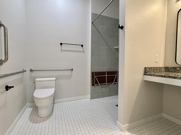 5th image of 423 Adams Ave #6
