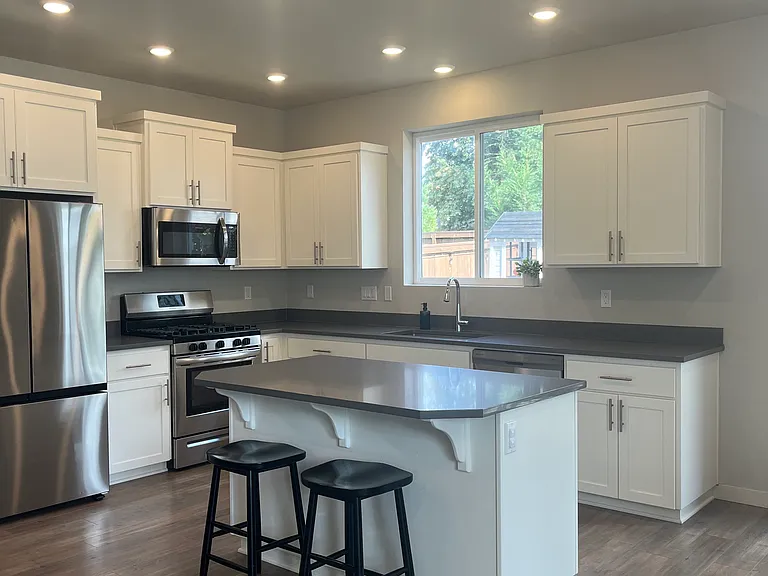 8715 SW Mohegan Ln — Photo 4