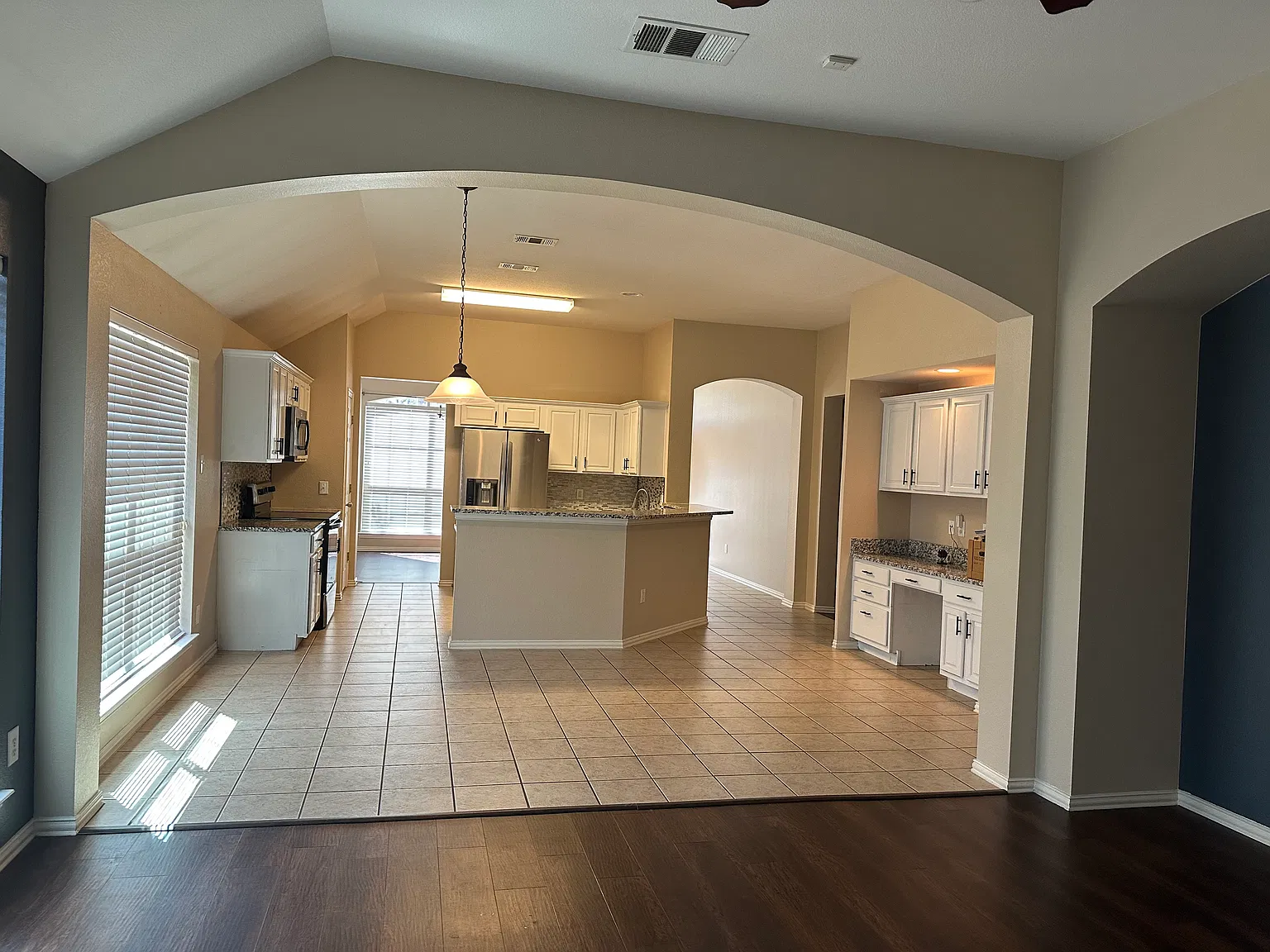3 bed, 1830 sqft, $2,300 — Photo 4