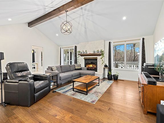 2nd image of 20 Heather Cir